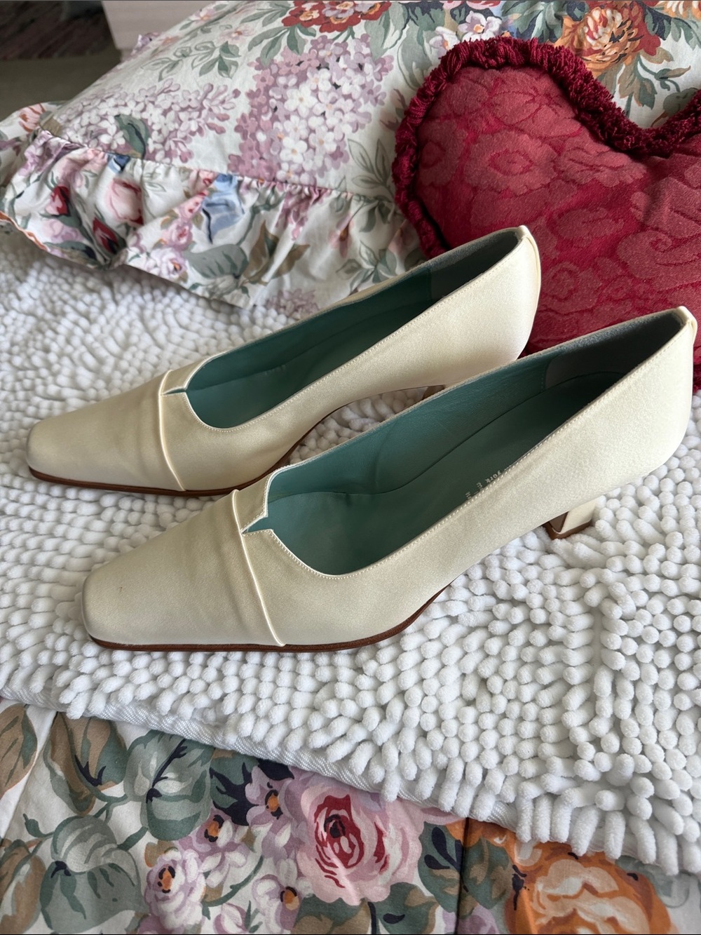 Classic Women's Cream Low Heel Pumps Kenneth Cole New York